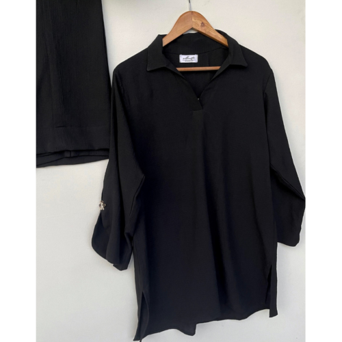 black-textured-georgette-coord-set-dragon-fly-broach-culottes-silhouettebysl-main Black textured georgette co-ord set with relaxed collar neckline