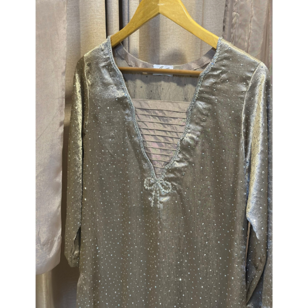 gold-stone-embellished-silk-swarovski-embellished-neckline-partywear-silhouttebysl-main (4) Diamonte Gold