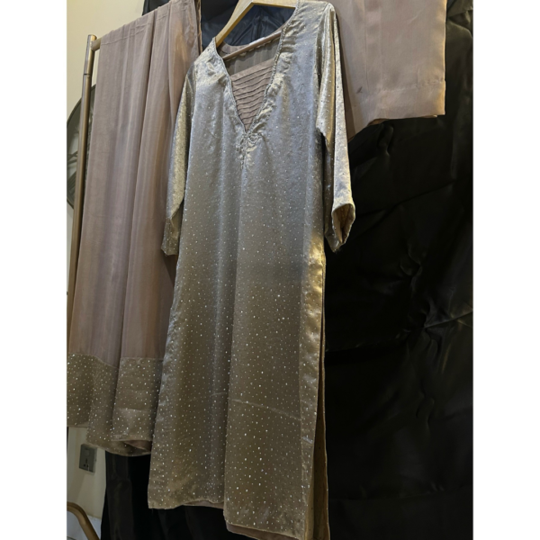 gold-stone-embellished-silk-swarovski-embellished-neckline-partywear-silhouttebysl-main (6) Diamonte Gold