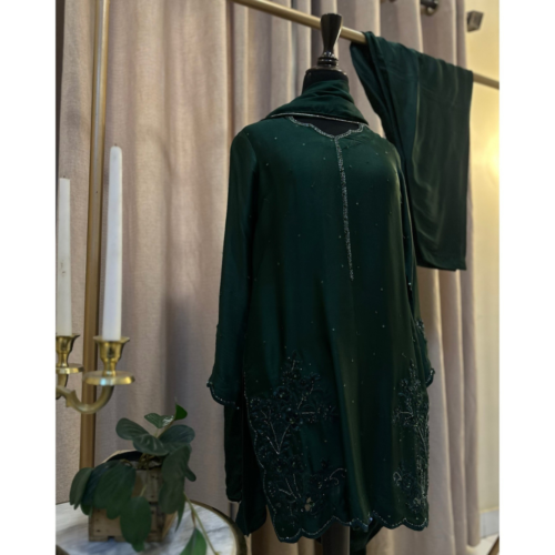 pure-sheesha-silk-emerald-green-embroidered-hand-embellished-monochrome-skinny-shalwar-short-shirt-silhouettebysl (1) Emerald Poise emerald green embroidered silk kurta set with matching dupatta