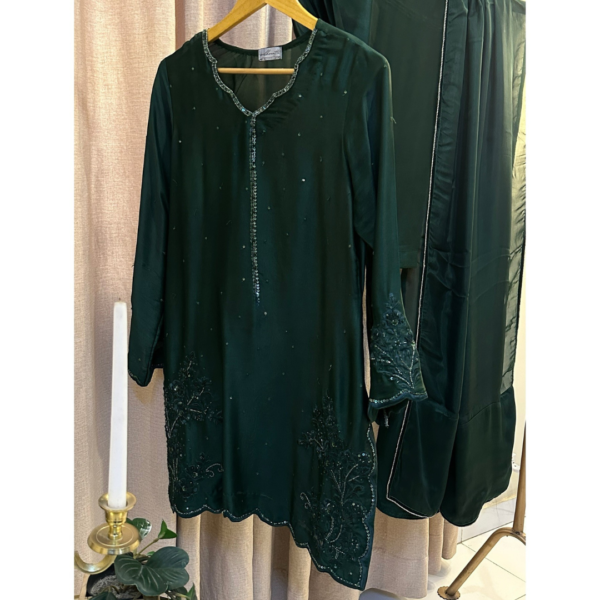 pure-sheesha-silk-emerald-green-embroidered-hand-embellished-monochrome-skinny-shalwar-short-shirt-silhouettebysl (3) Emerald Poise
