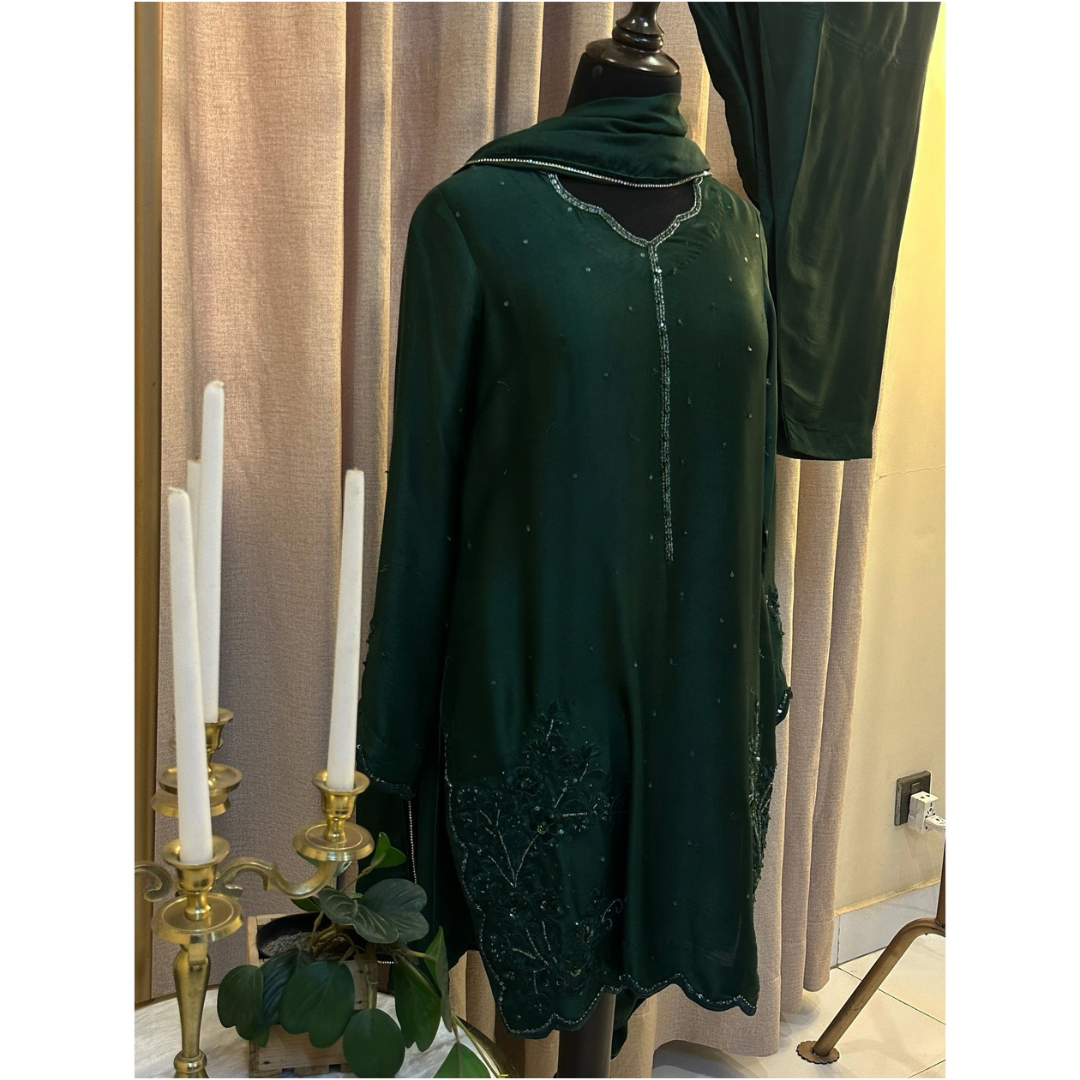 Emerald Poise emerald green embroidered silk kurta set with matching dupatta